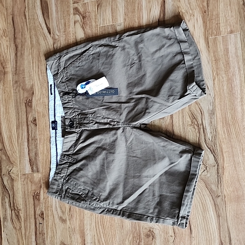 Olive green Dstrezzed shorts size 38 NWT